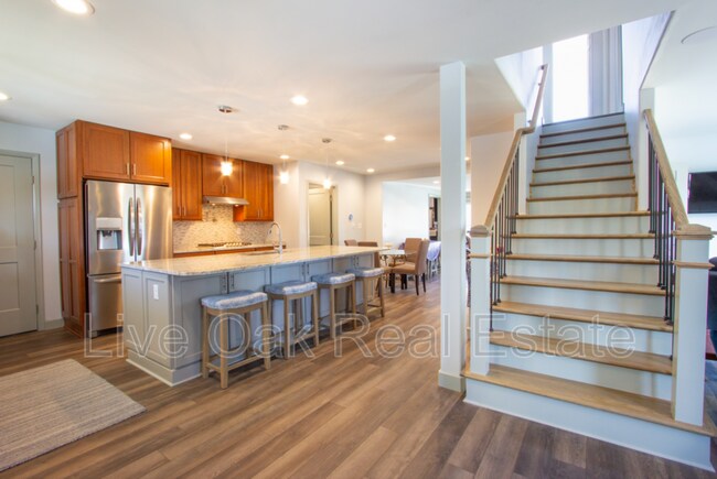 Building Photo - 501 Delaware Ave