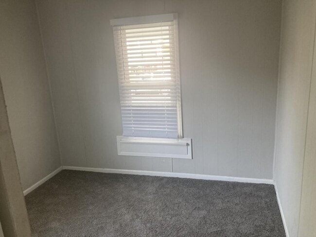 Building Photo - 1047 Bellows Avenue