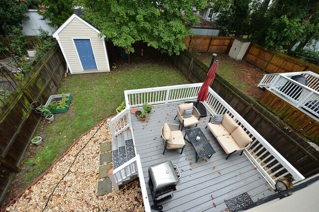 Building Photo - Walk to Naval Hospital! Beautiful Home, Gr...