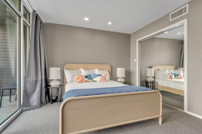 Building Photo - 119 E 6th St