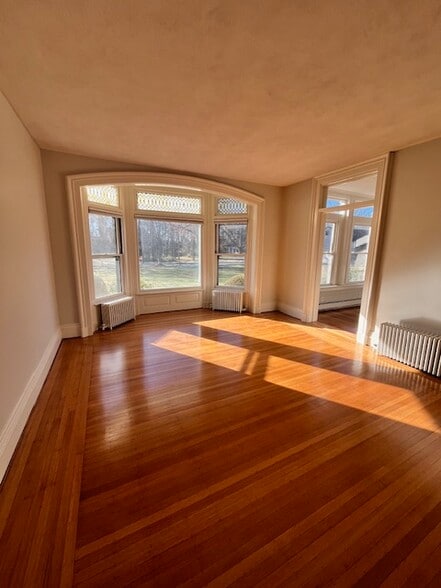 Building Photo - 49 Beacon St