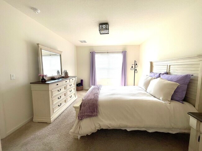 Building Photo - 10574 SW Cambria Ln