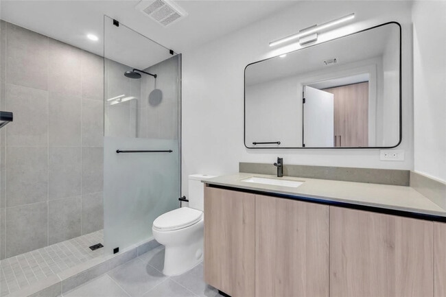 Building Photo - 501 NE 1st Ave