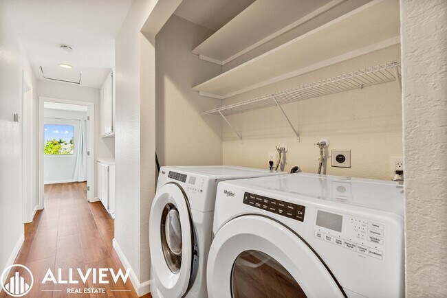 Building Photo - Gorgeous 2 bed/2 baths, located in the highly desired community of Woodbridge.
