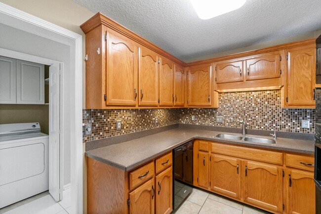 Building Photo - 1435 Amy Ave