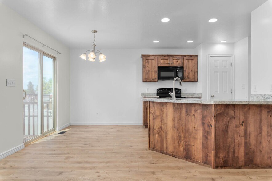 Building Photo - 246 S 1800 E