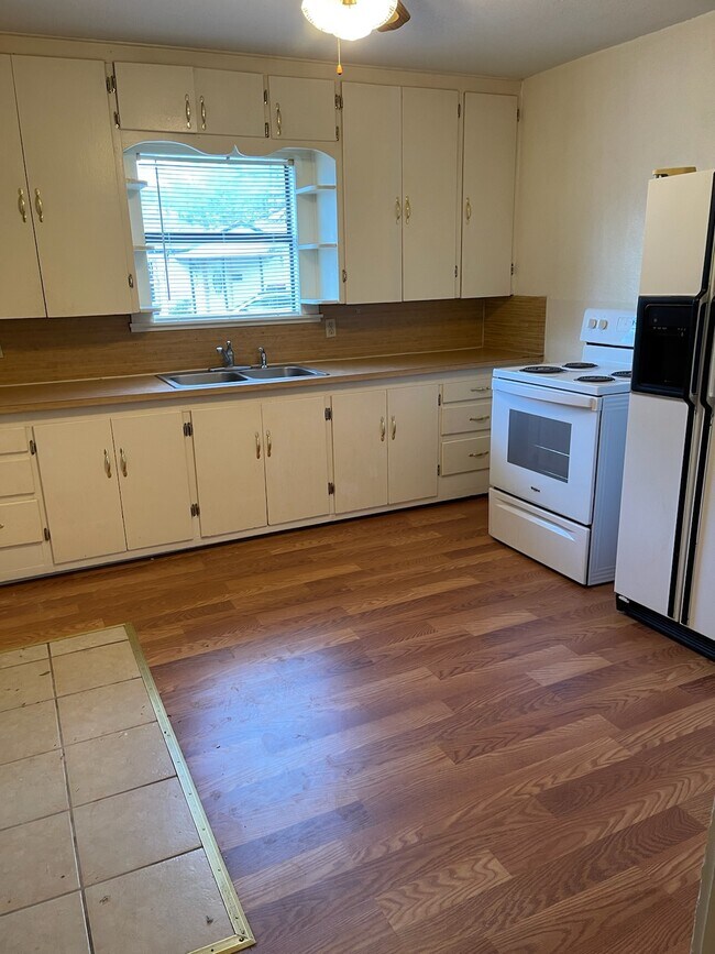 Kitchen - 1602 Palm St