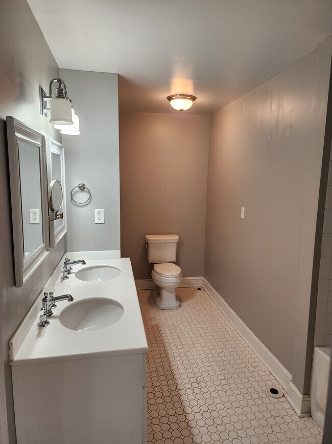 Building Photo - 436 Dinwiddie St