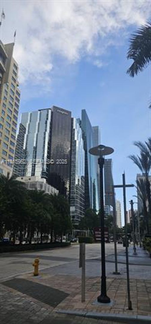 Building Photo - 1060 Brickell Ave