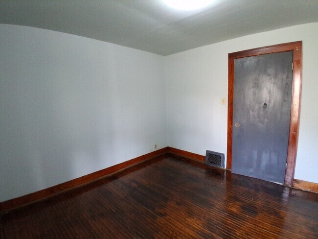 Building Photo - 1143 N State St