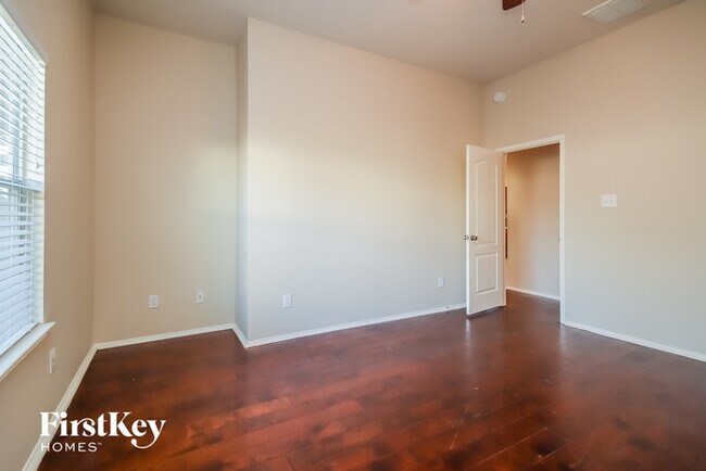 Building Photo - 29919 Hanover Hollow Ln