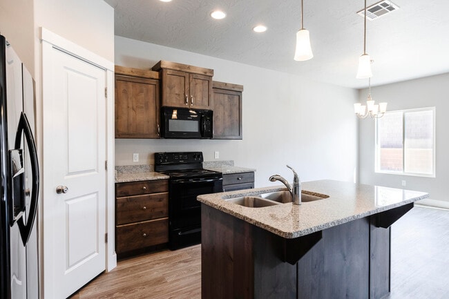 Building Photo - 3338 E Crimson Ridge Dr