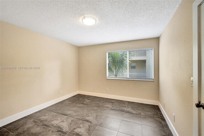 Building Photo - 457 Vista Isles Dr