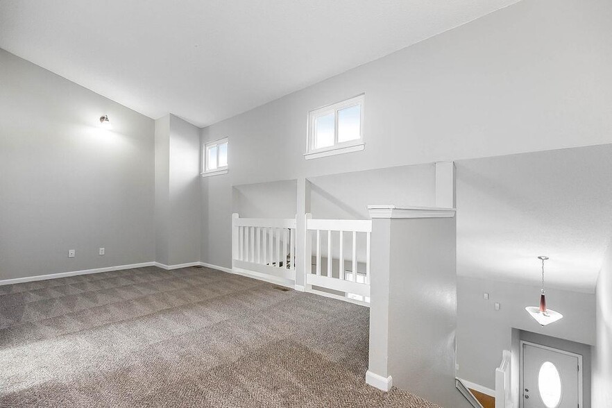 Building Photo - 1425 Martway Cir