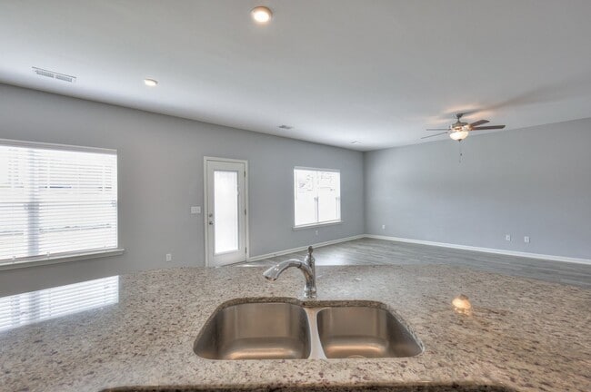 Building Photo - 212 Eusa Cantrell Ln