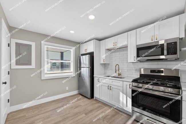 Building Photo - Completely Renovated 2-Bedroom Home in Westland!