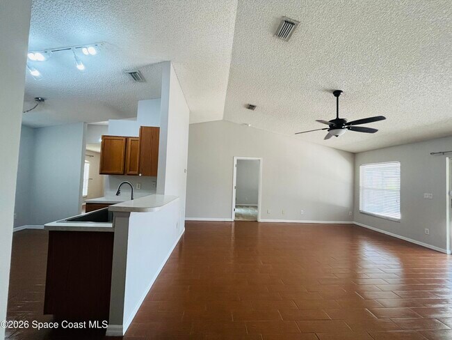 Building Photo - 829 Honeysuckle Dr