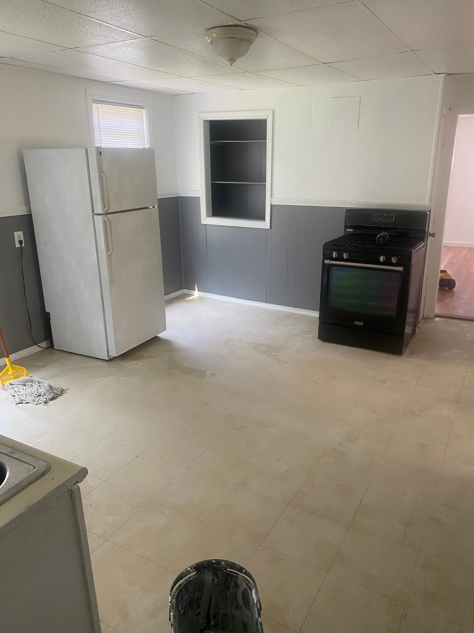 Kitchen - 8 E Kendall St