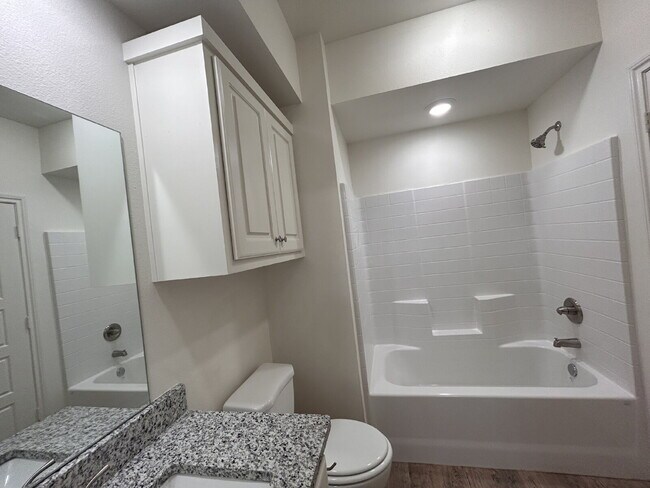 Building Photo - "Charming 3-Bed, 2-Bath Home with Granite Elegance in Wolfforth!"