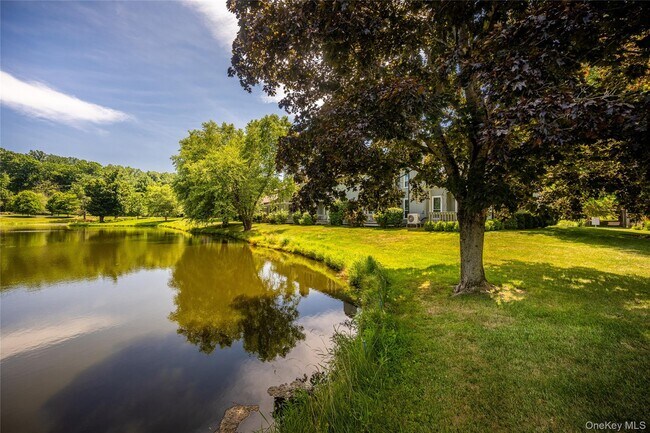 Building Photo - 21 Pond Dr W