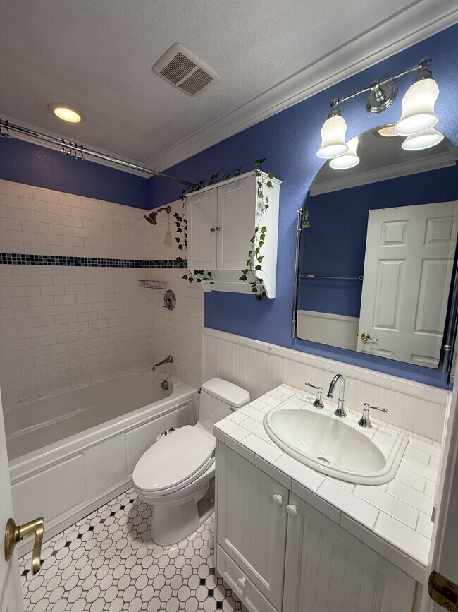 Building Photo - Beautiful 3-Bedroom 2 bathroom in the Heart of Pleasanton!