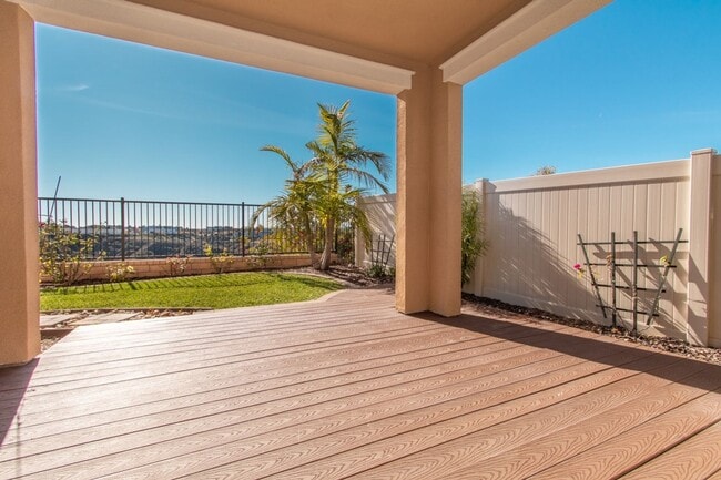 Building Photo - 4 Bed / 2.5 Bath Home with Premium Panoram...