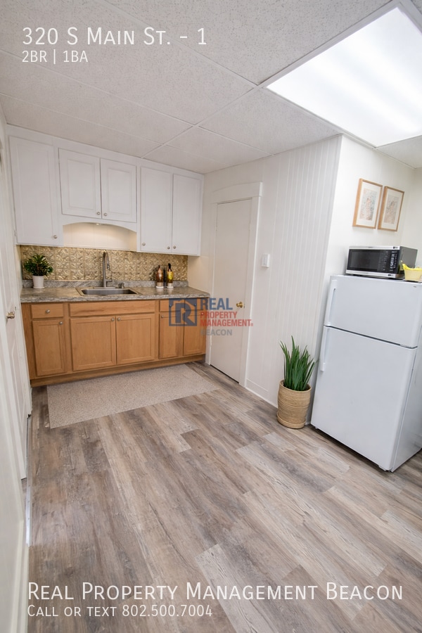 Building Photo - 320 S Main St