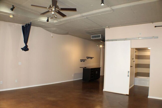 Building Photo - 1122 Jackson St