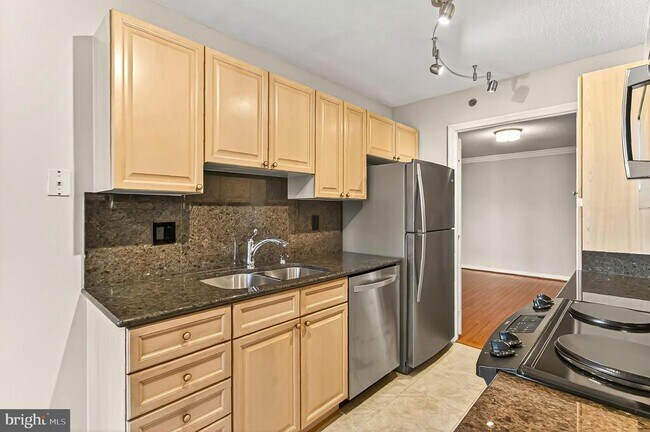 Building Photo - 2151 Jamieson Ave