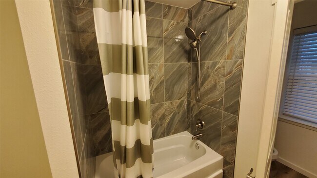 Building Photo - 7 Woody Creek Dr