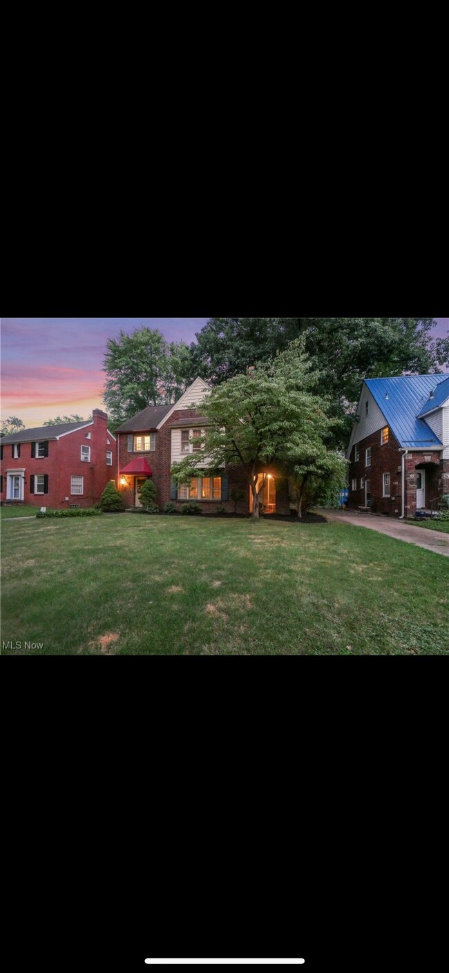 Primary Photo - 51 Overhill Rd