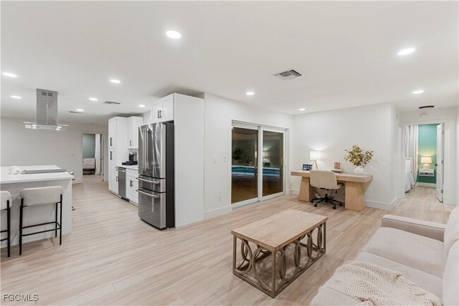 Building Photo - 2412 La Salle Ave