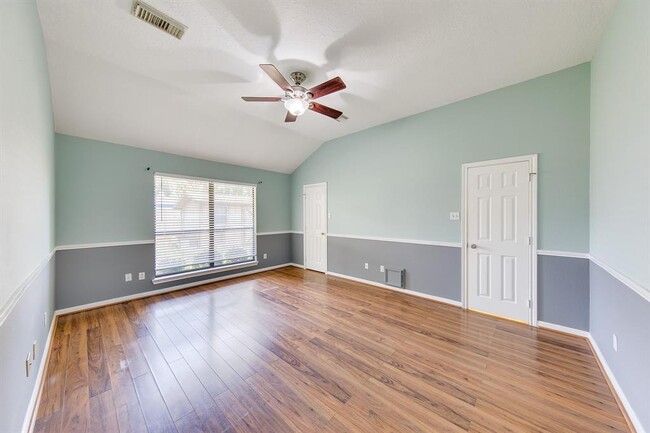 Building Photo - 6103 France Ln