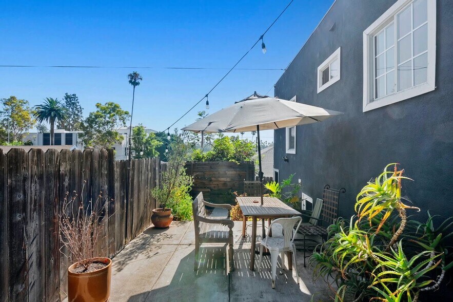 Building Photo - 703 N Ave 54