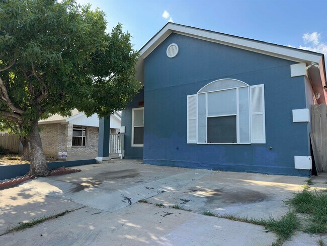 Building Photo - 1004 Minutemen Dr
