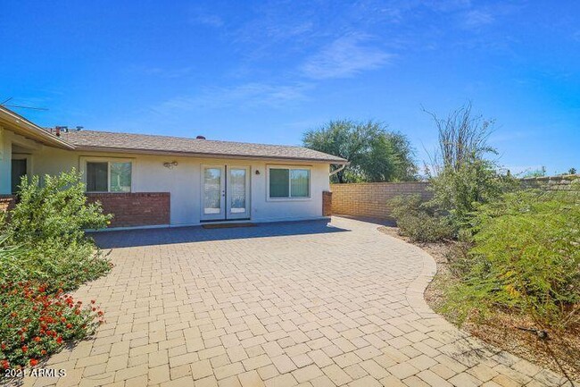 Building Photo - 6518 E Sunnyside Dr
