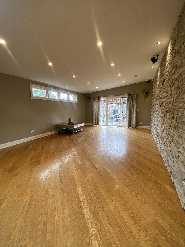 Building Photo - 4735 Locust Ave