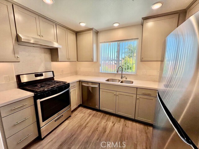 Building Photo - 9124 Huntington Dr