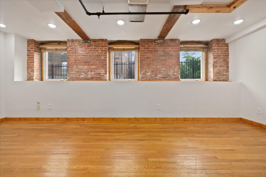 Building Photo - 325 Lafayette St