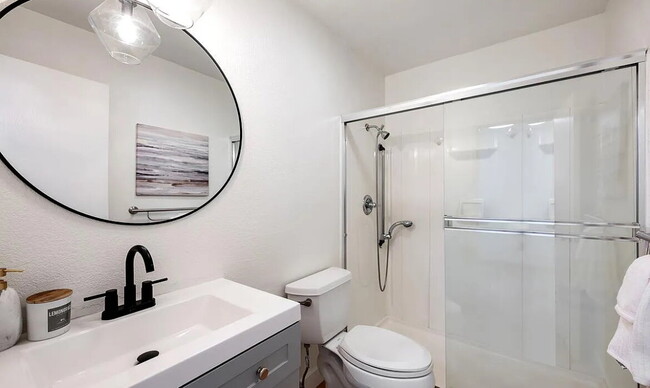 Building Photo - Discover the charm of this beautifully upd...