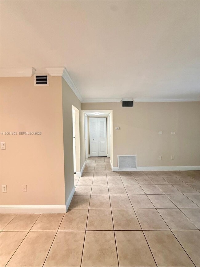 Building Photo - 10403 N Kendall Dr
