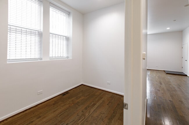 Building Photo - 2216 W Taylor St