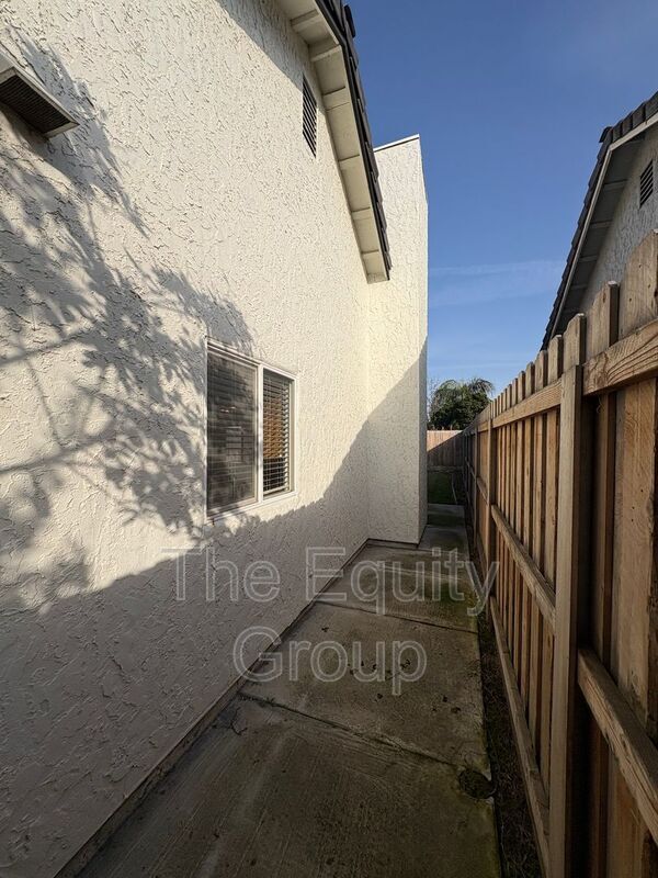 Building Photo - 3908 S Dans St