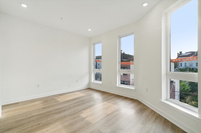 Building Photo - 1533 N Sydenham St