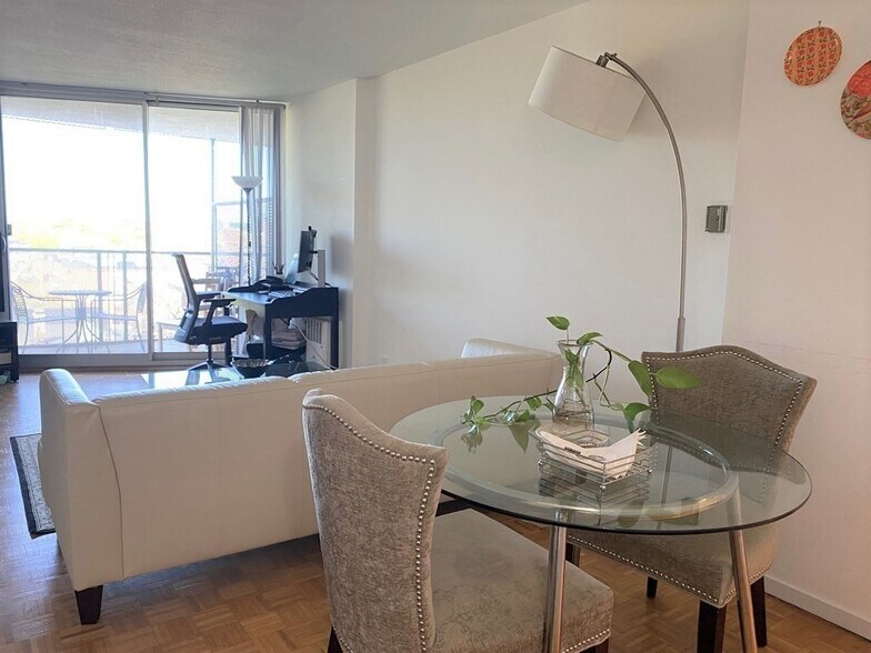 Building Photo - 19 Winchester St