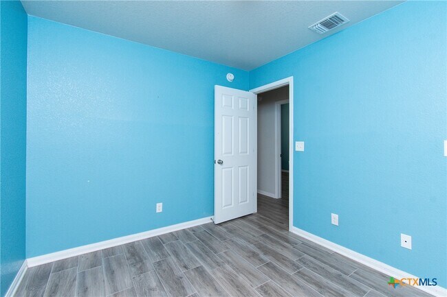 Building Photo - 6910 Catherine Dr