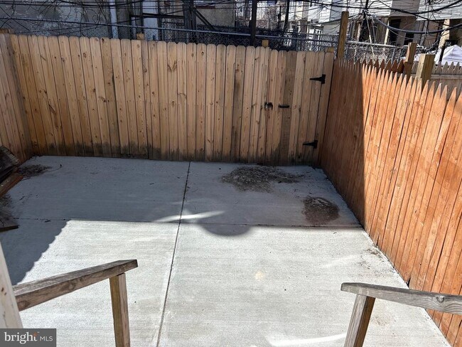 Building Photo - 606 N 55th St