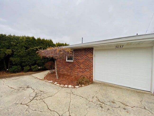 Building Photo - 3037 Humboldt Rd