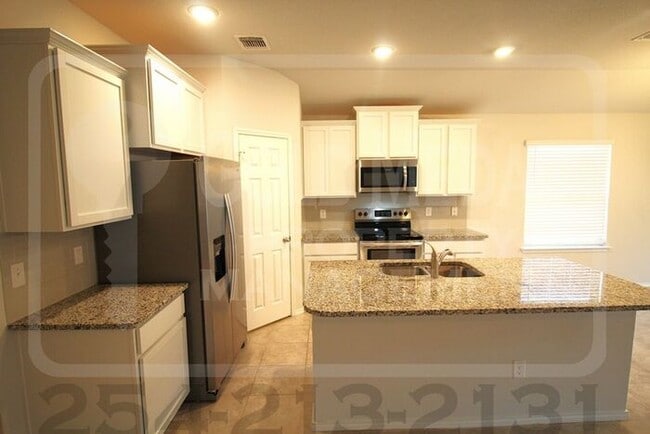 Building Photo - 1003 Torino St