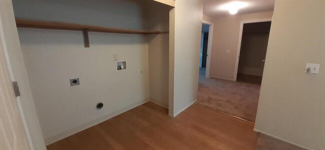 Building Photo - 274 SE Kingwood Ave